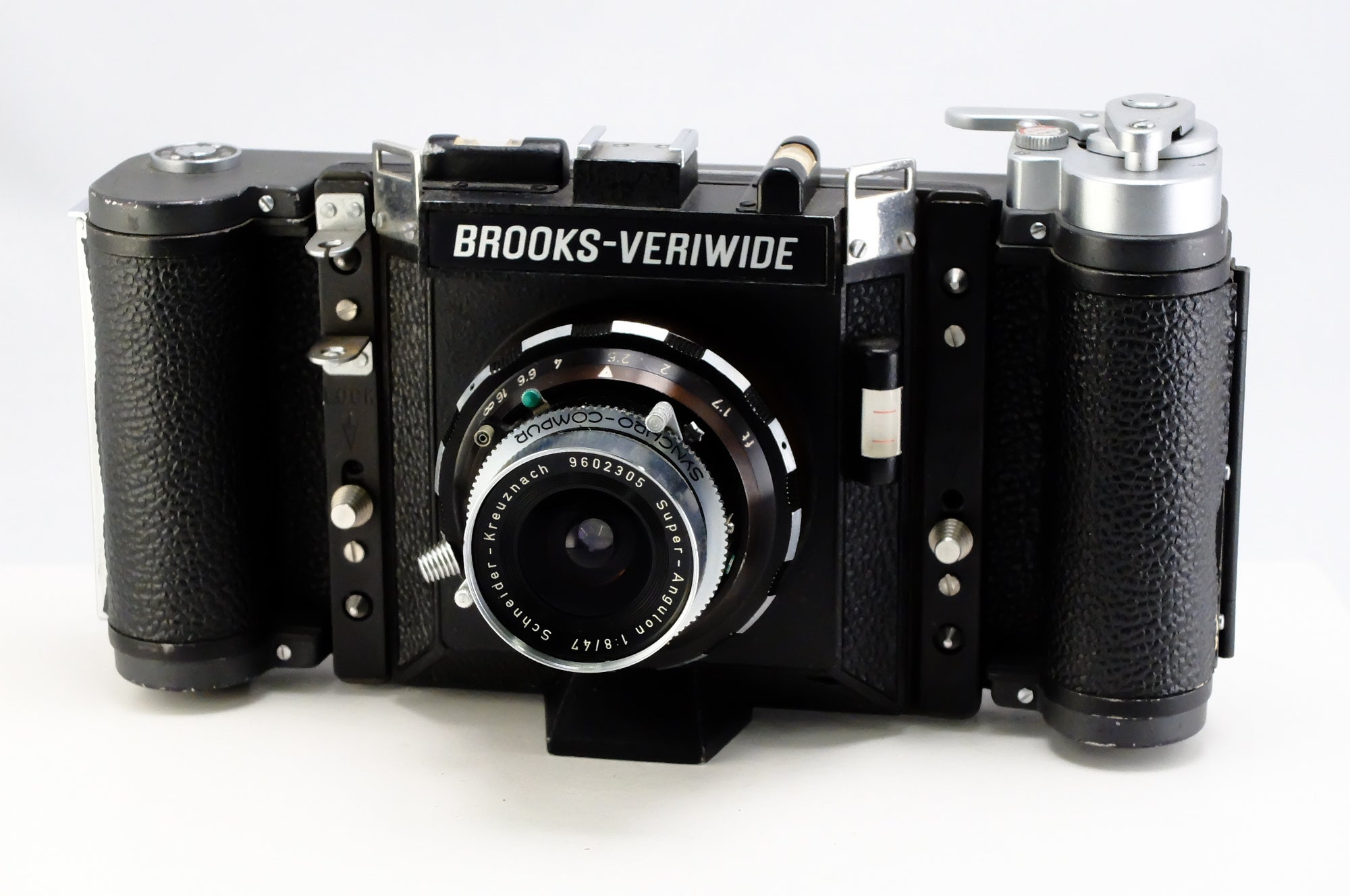 BROOKS VERYWIDE 6x9 camera with Super-Angulon 47mm F8 lens, featured in excellent condition.