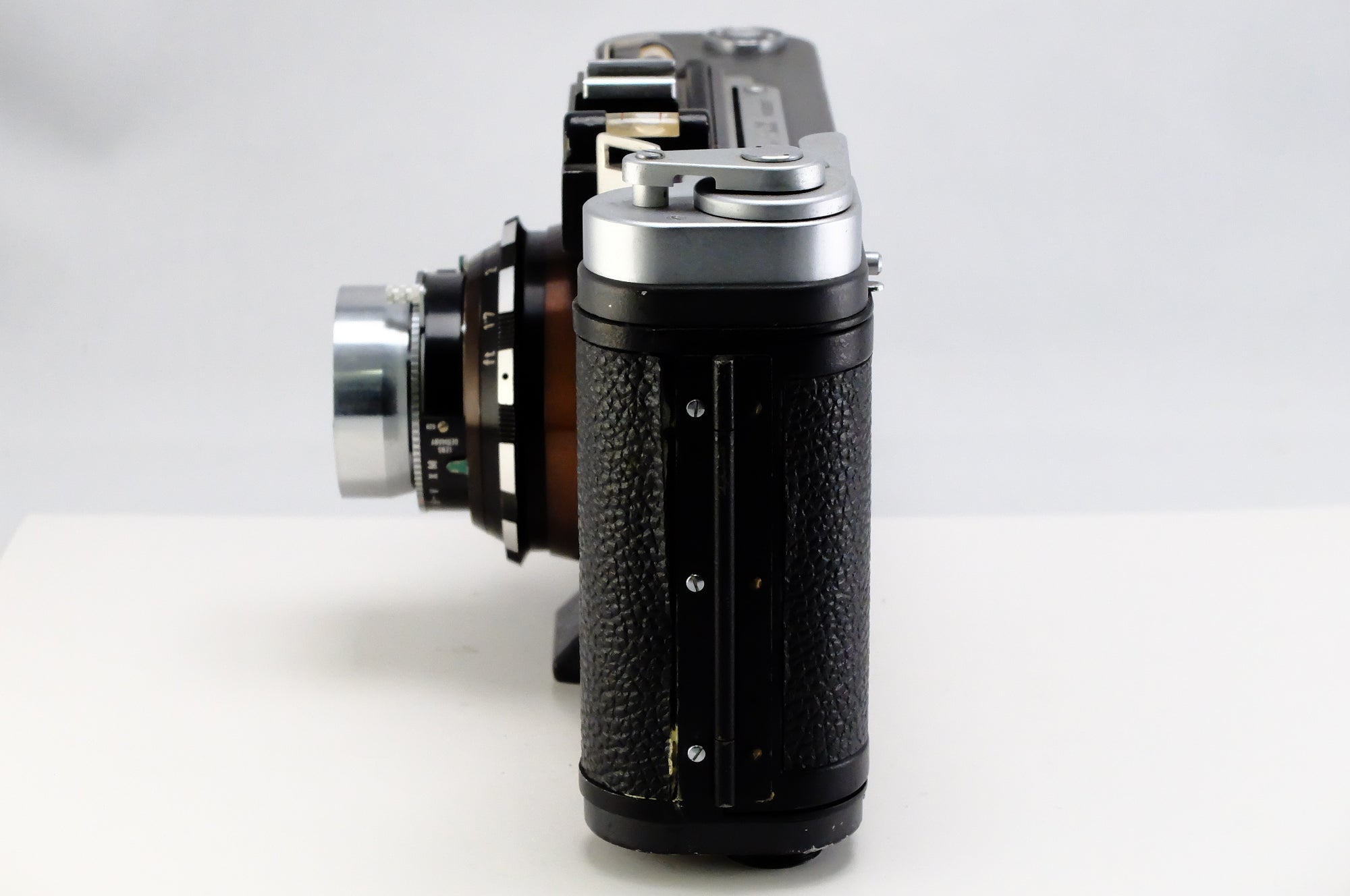 BROOKS VERYWIDE 6x9 camera with Super-Angulon 47mm F8 lens, showcasing side profile and textured grip.