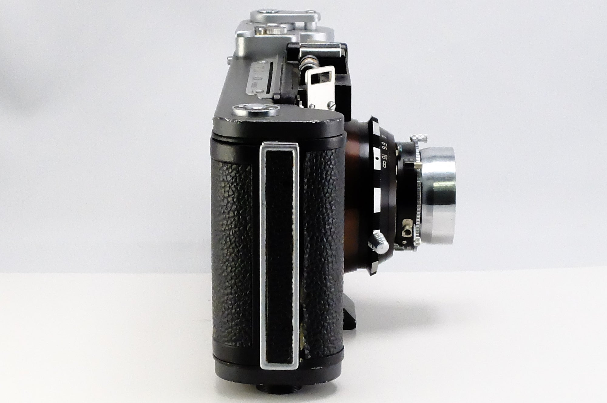 BROOKS VERYWIDE 6x9 film camera shown from the side with Super-Angulon 47mm F8 lens, excellent condition.