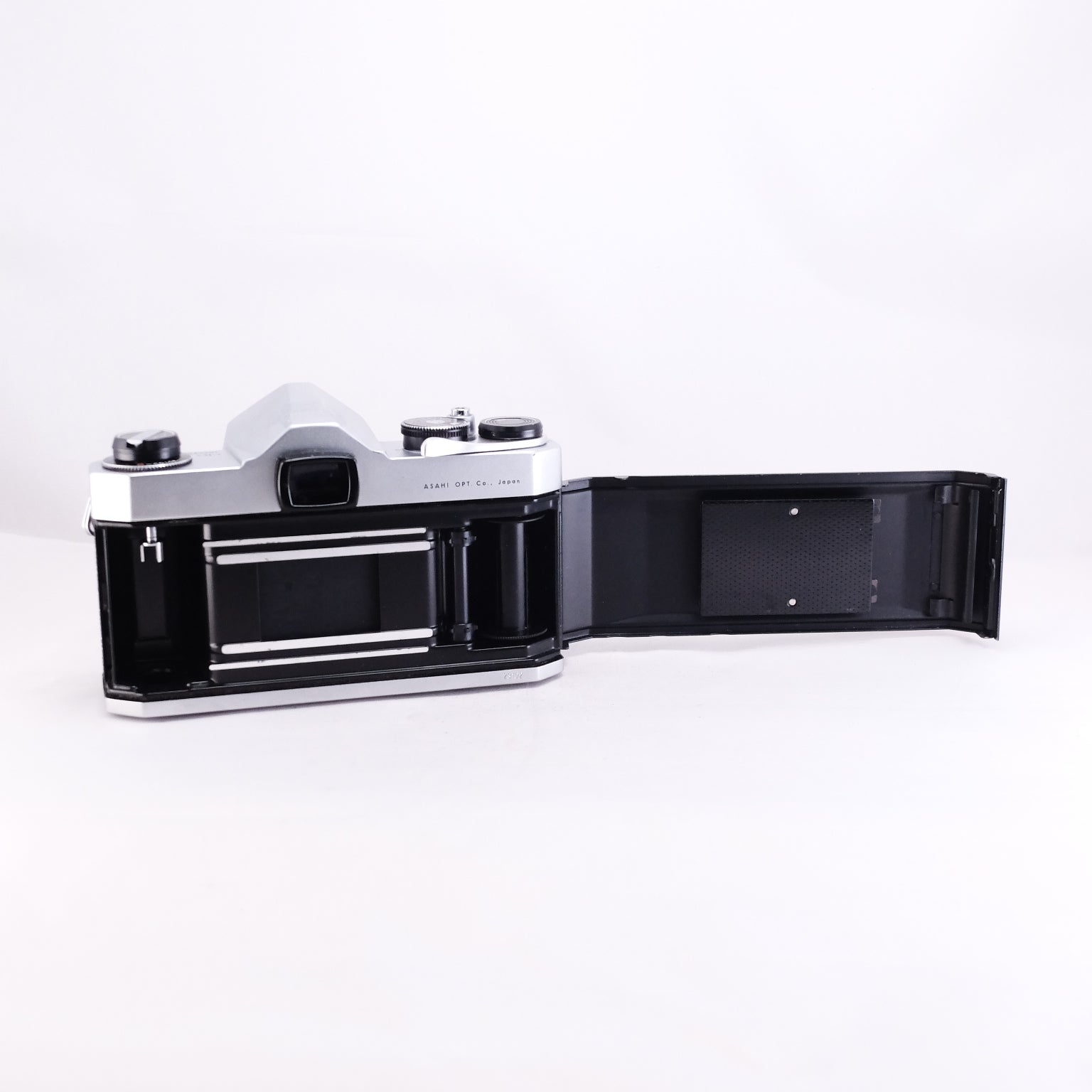 PENTAX SP + Super-Multi-Coated TAKUMAR 55mm F1.8