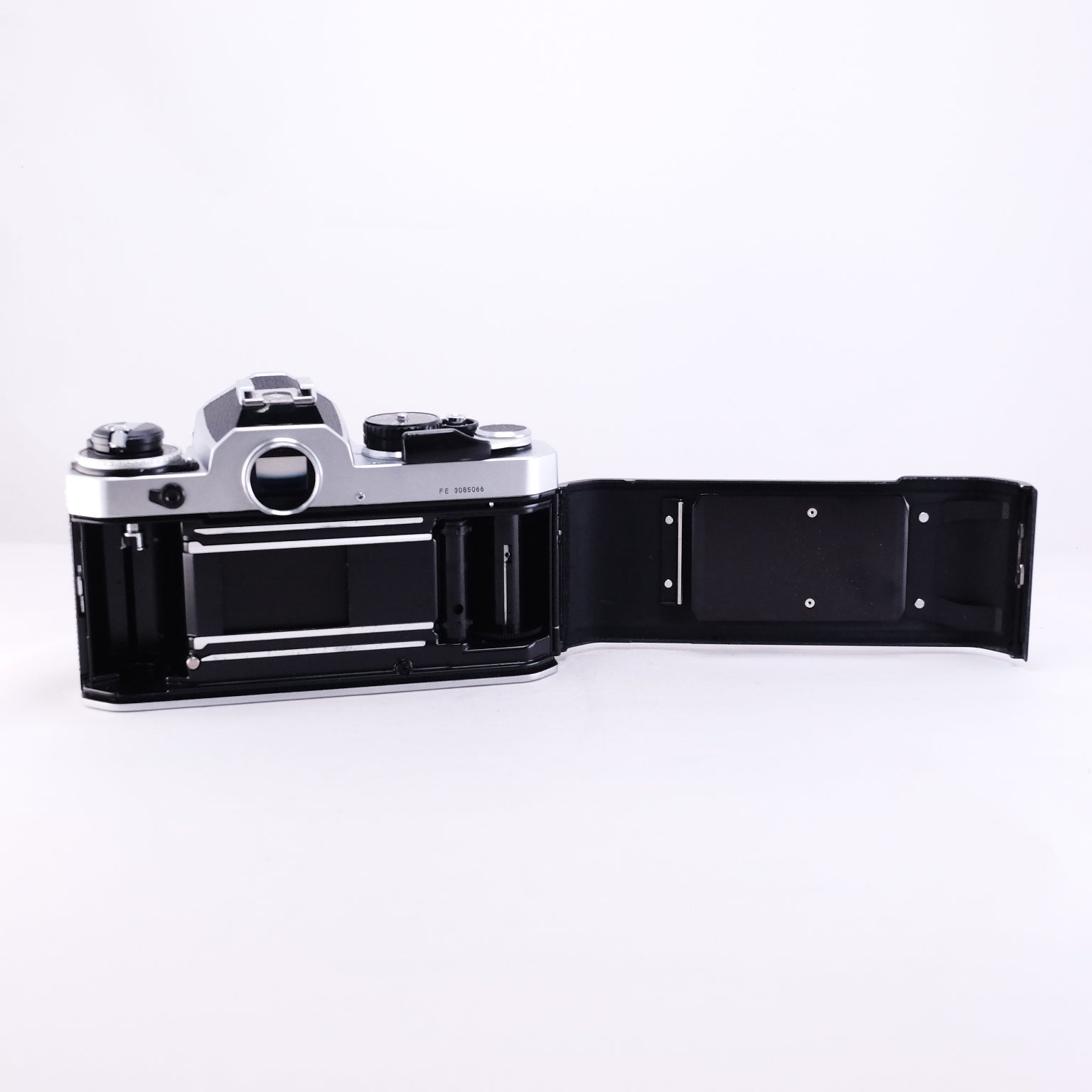 Nikon FE (Silver)　1978年誕生