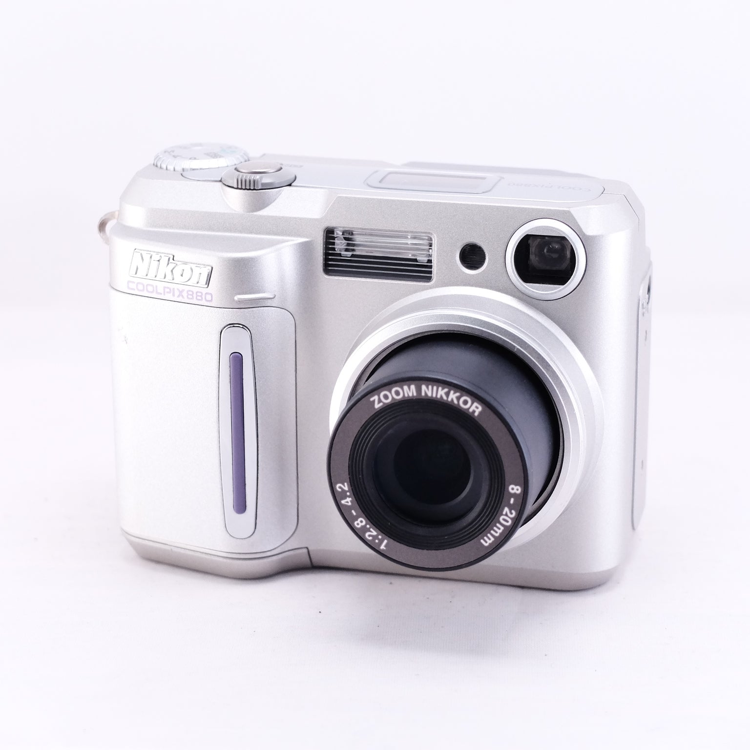 2000 Nikon COOLPIX 880