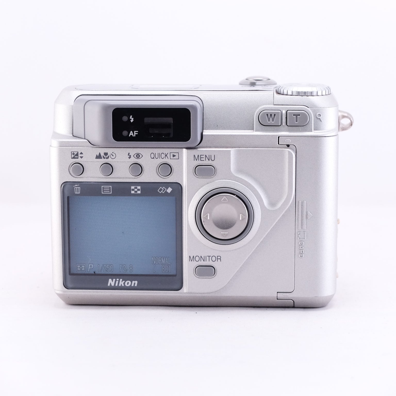 2000 Nikon COOLPIX 880