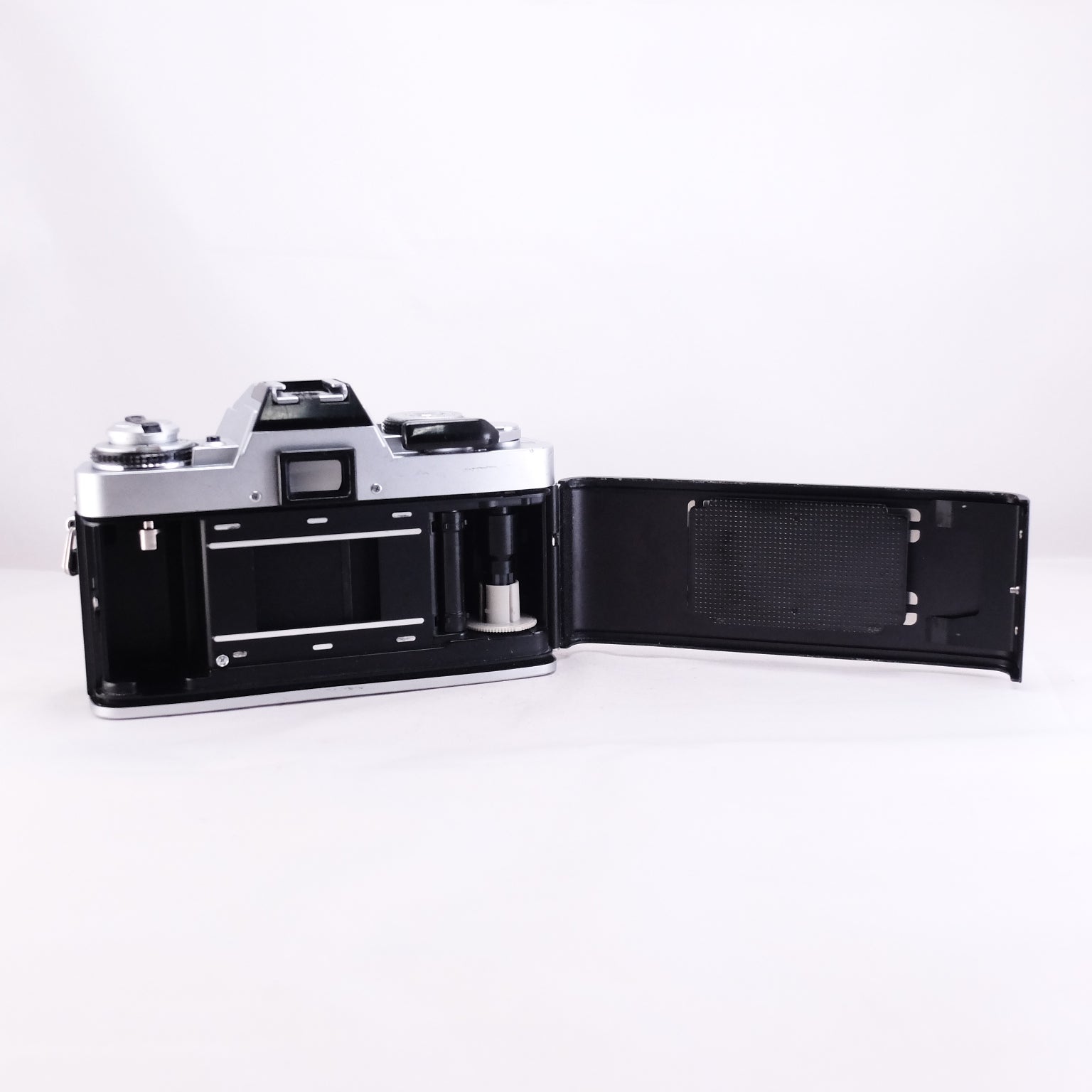 MINOLTA X-70 (Silver) + MC ROKKOR-PF 50mm F1.7