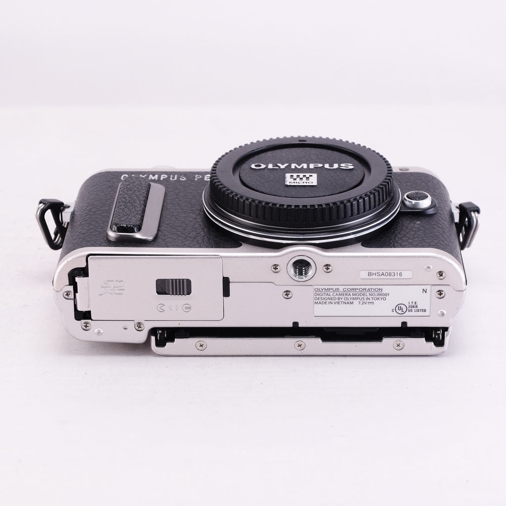 OLYMPUS PEN E-PL8 Body (Black) + Flash (4FS1)