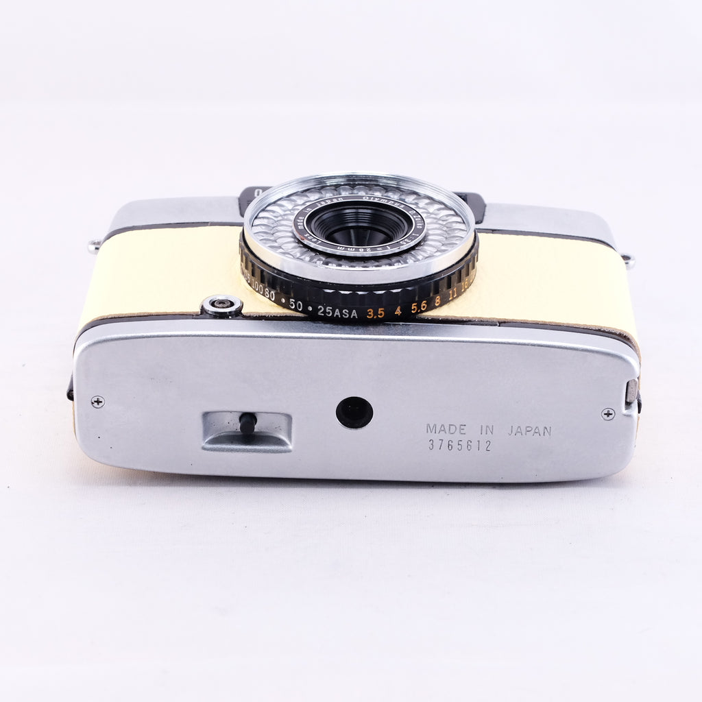 OLYMPUS　PEN EE-3 (Egg Yellow)