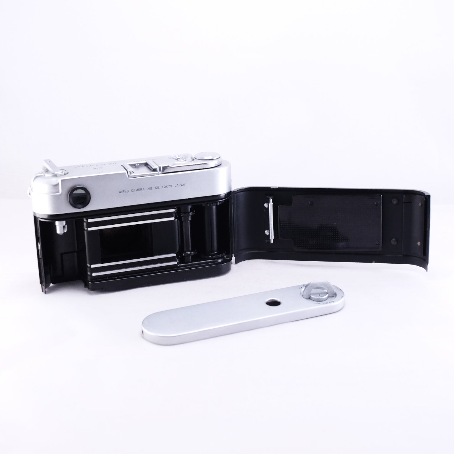 Aires 35 III c / H coral 45mm F1.9