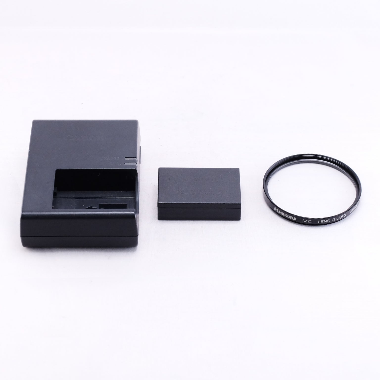 Canon EOS Kiss x8i + EF-S 18-55mm F3.5-5.6 IS STM