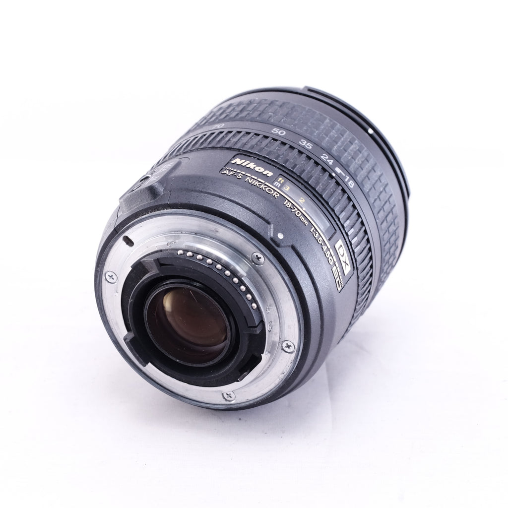 Nikon D80 + AF-S DX Zoom-Nikkor 18-70mm F3.5-4.5G IF-ED