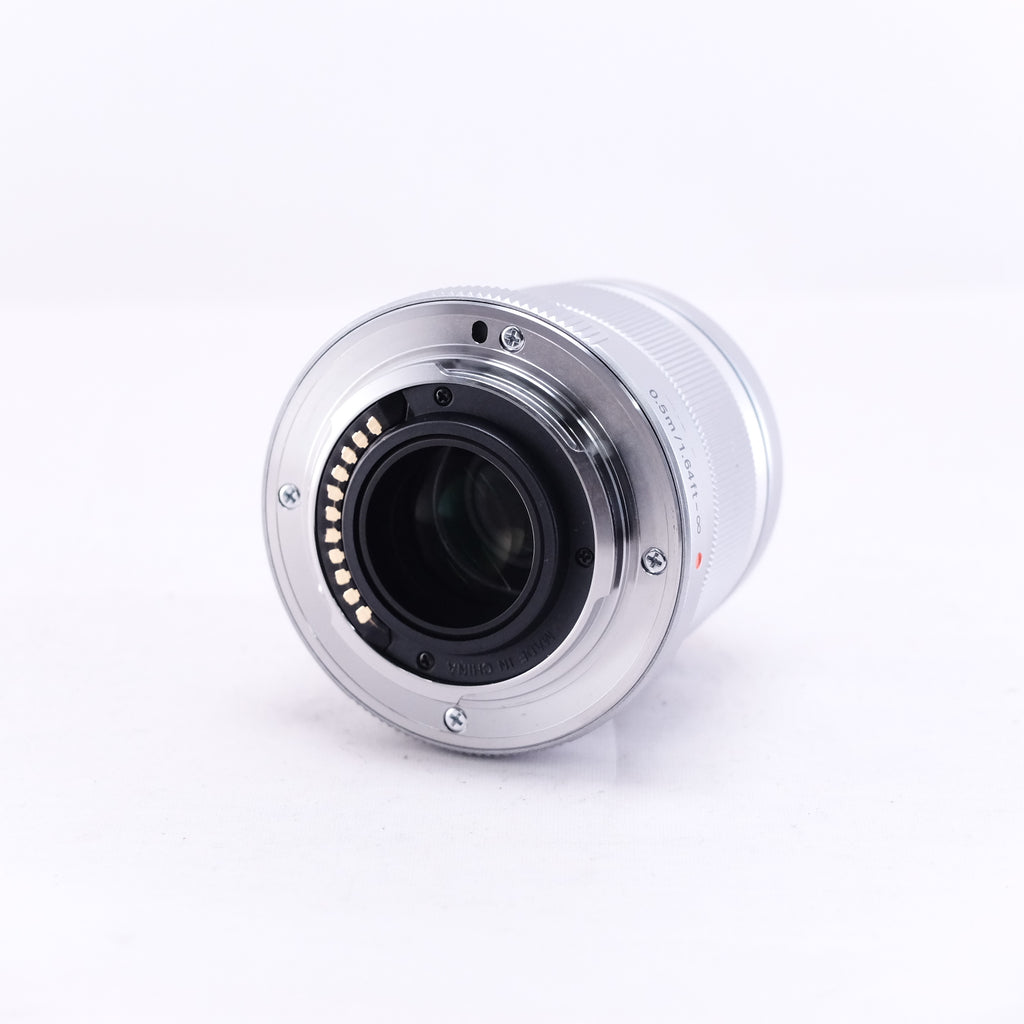 Olympus M.Zuiko Digital 45mm F1.8 (Silver) [M4/3]