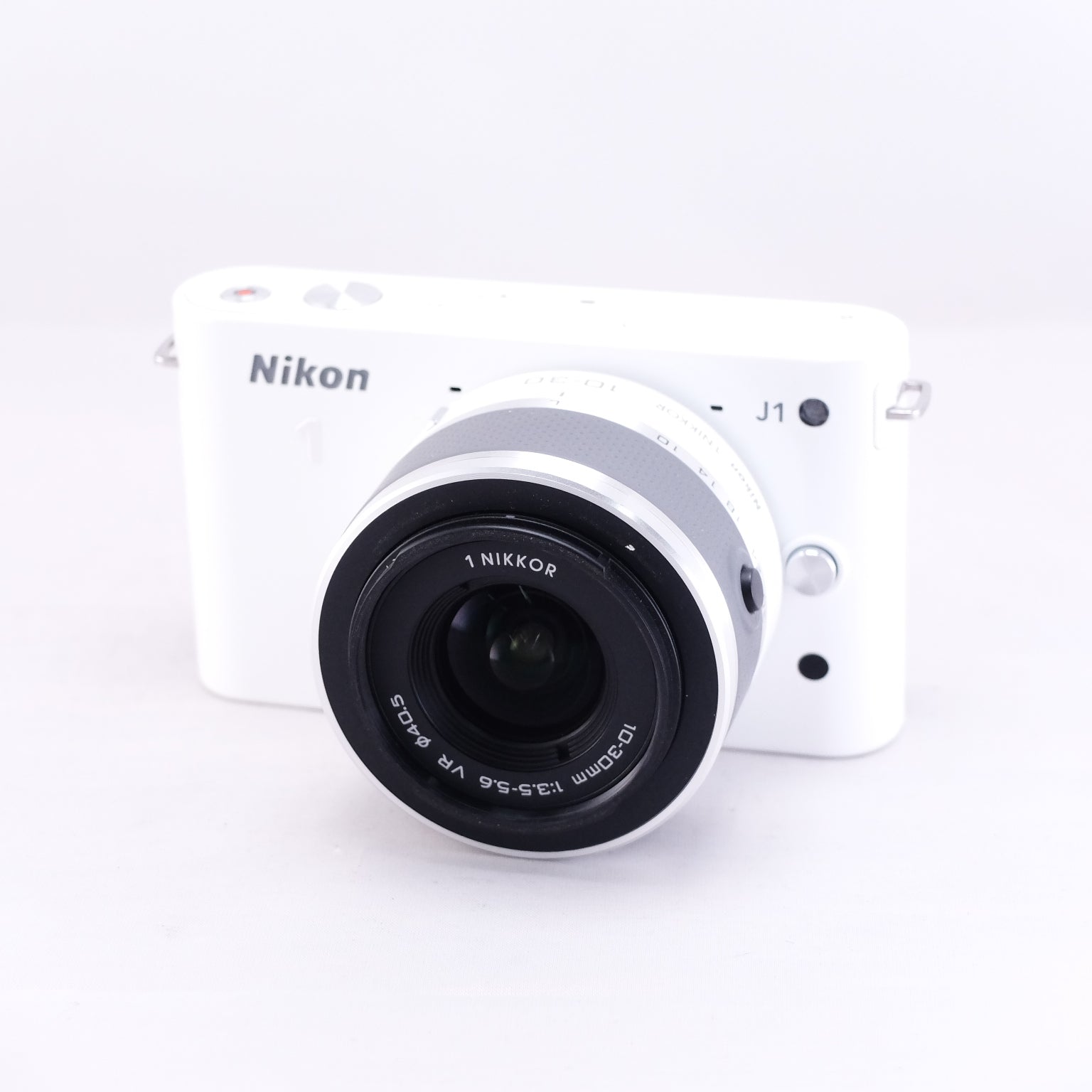 NIkon 1 J1（ホワイト）+ 1 NIKKOR 10mm F2.8 / 10-30mm F3.5-5.6 / 30-110mm F3.8-5.6 レンズセット