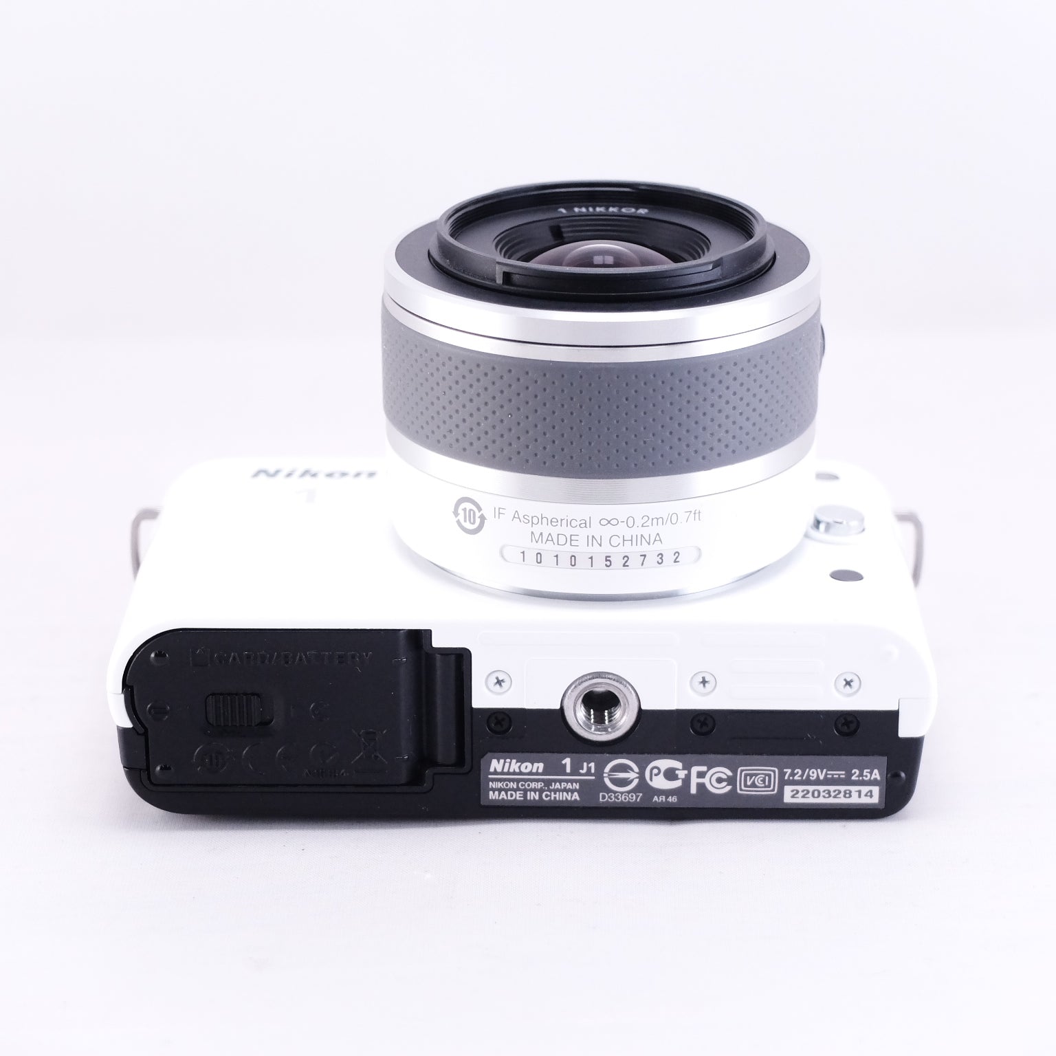 NIkon 1 J1（ホワイト）+ 1 NIKKOR 10mm F2.8 / 10-30mm F3.5-5.6 / 30-110mm F3.8-5.6 レンズセット