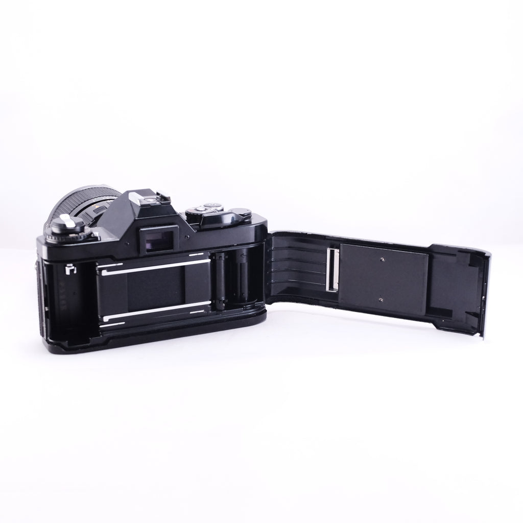 Canon AV-1 (Black) + CANON ZOOM LENS FD 28-50mm F3.5