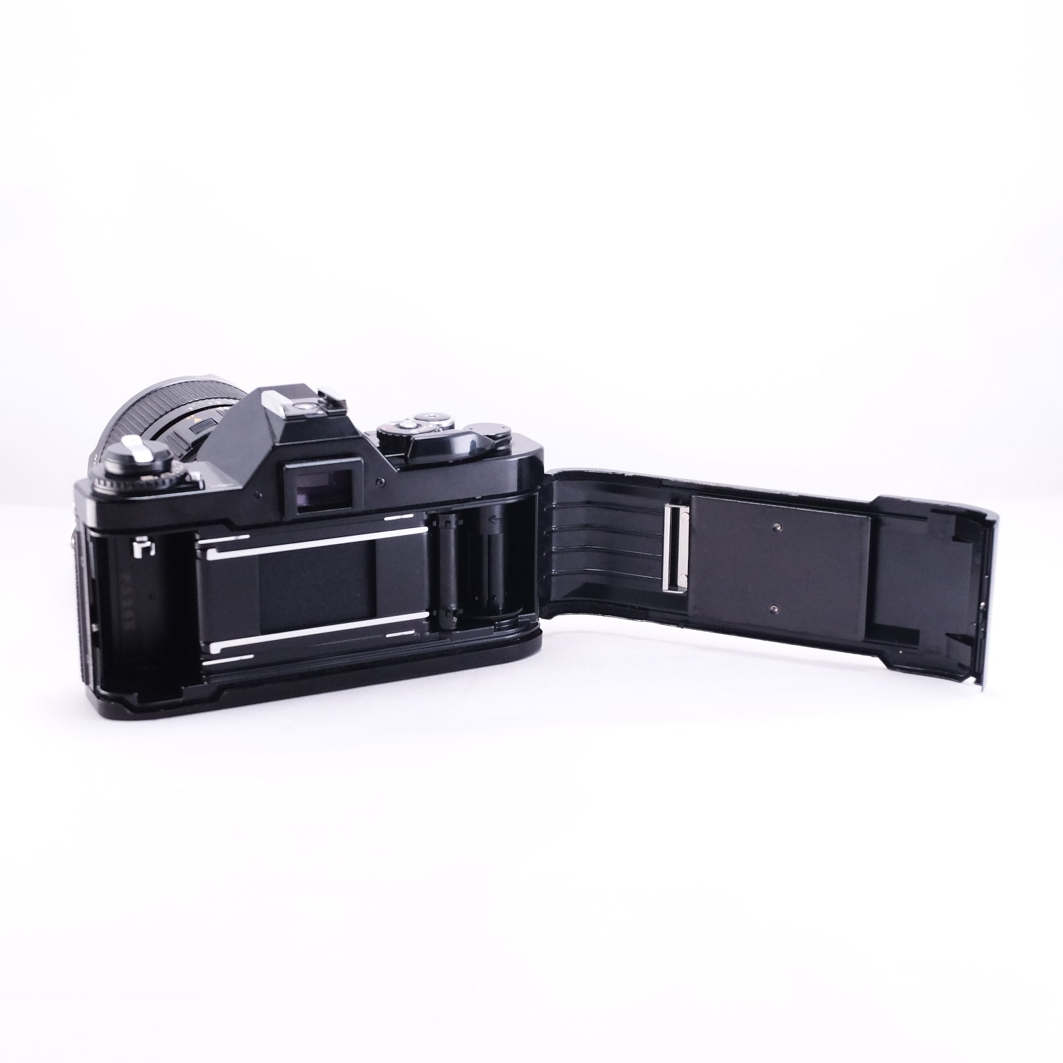 Canon AV-1 (Black) + CANON ZOOM LENS FD 28-50mm F3.5